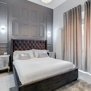  Apartment Luxury Trevi Fountain - Your Italian Holidays