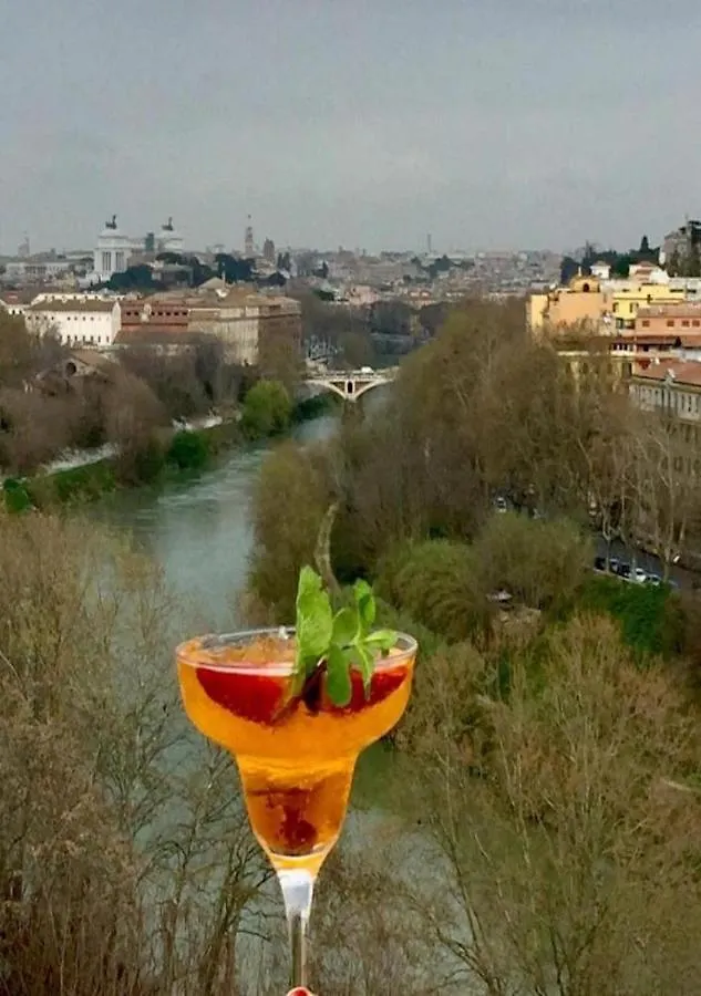 Terrace With Tiber View - Trastevere Rome Apartment