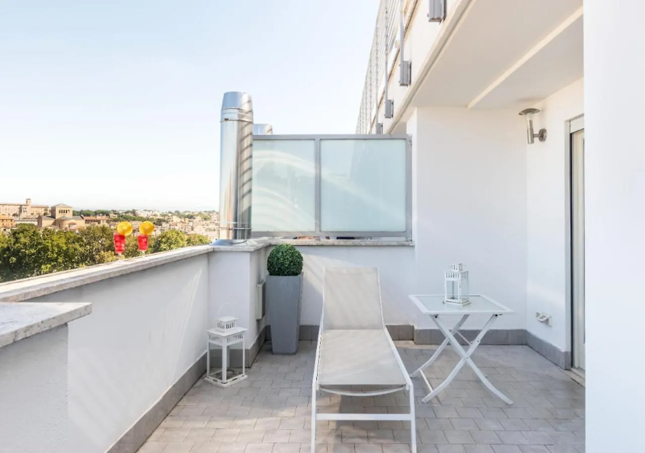 Apartment Terrace With Tiber View - Trastevere Rome Italy