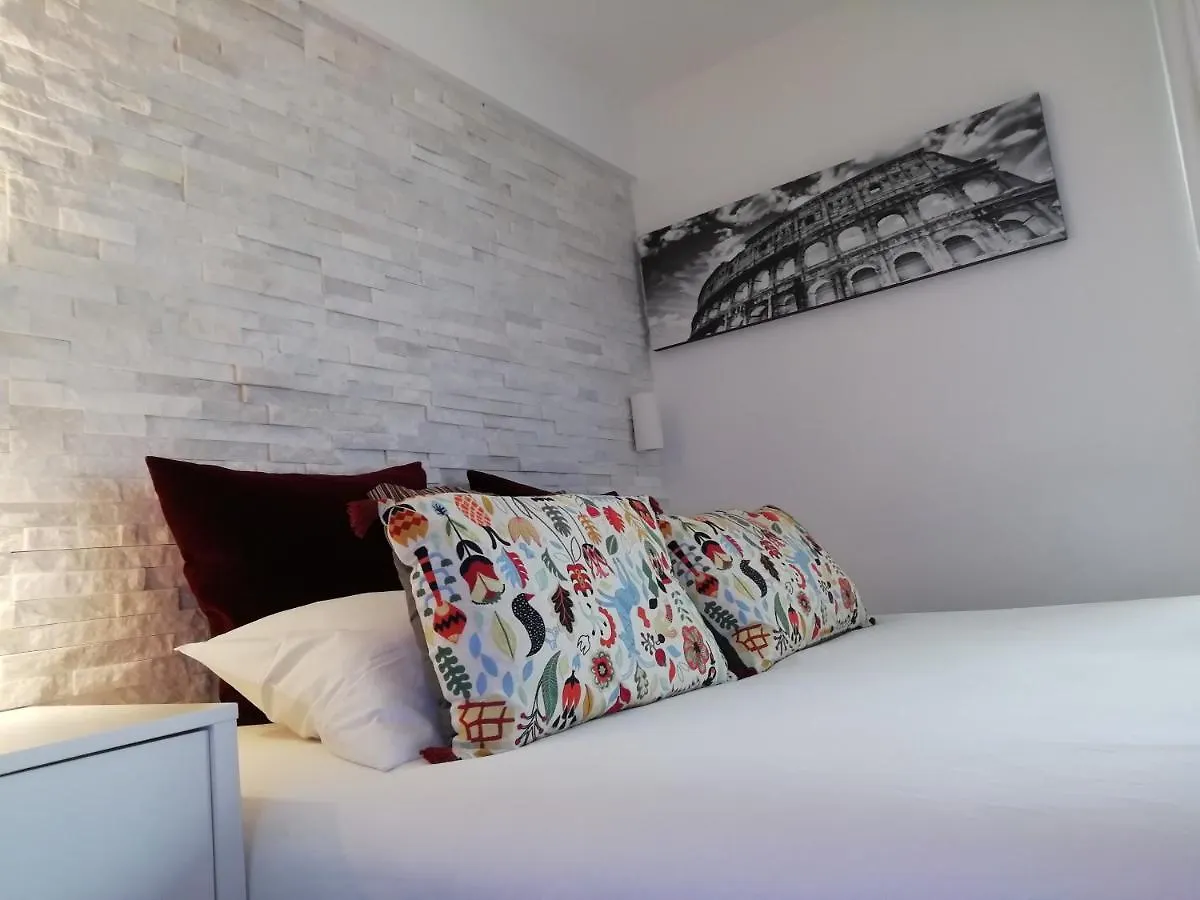 Terrace With Tiber View - Trastevere Rome Apartment