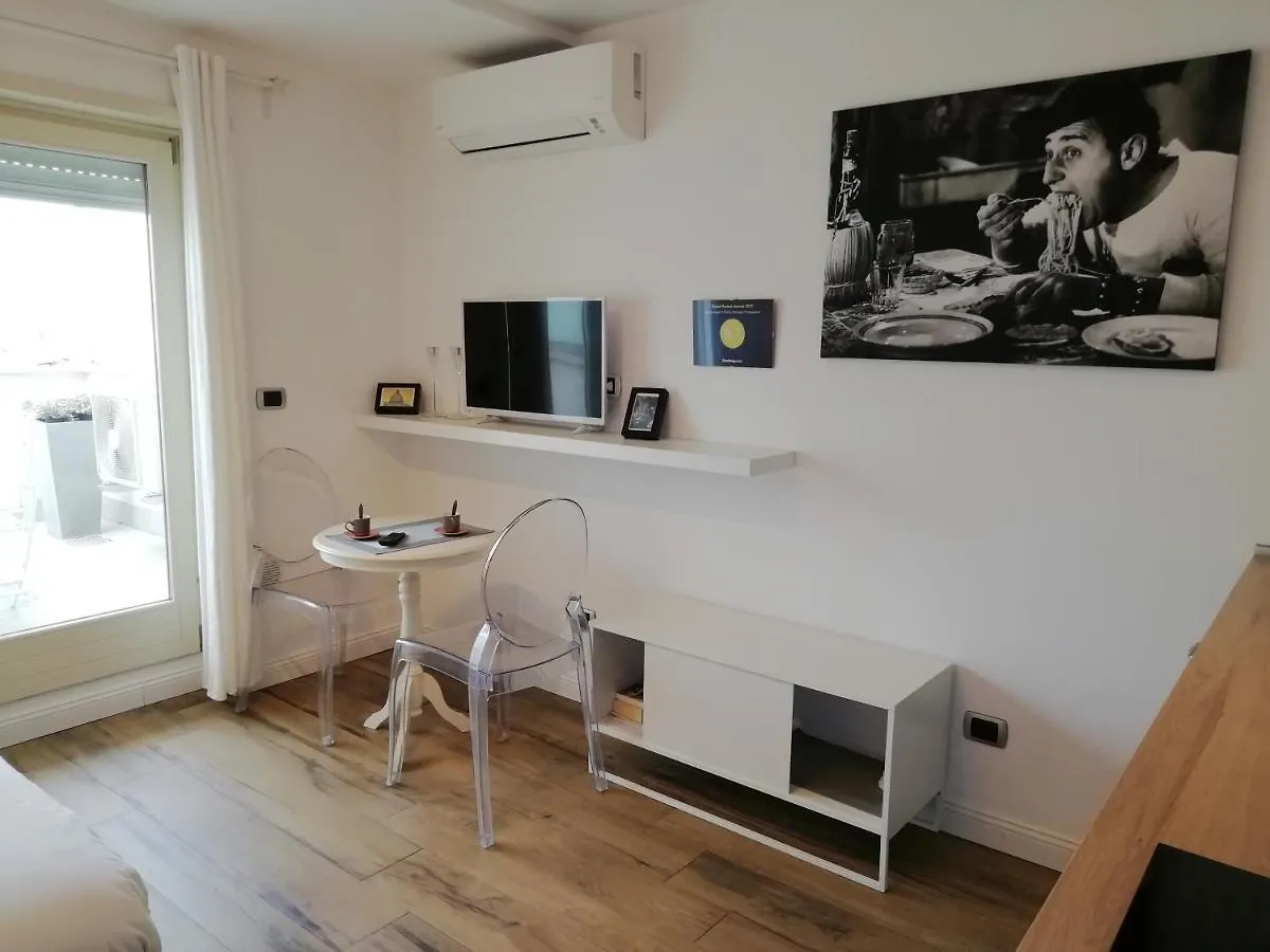 Terrace With Tiber View - Trastevere Rome Apartment